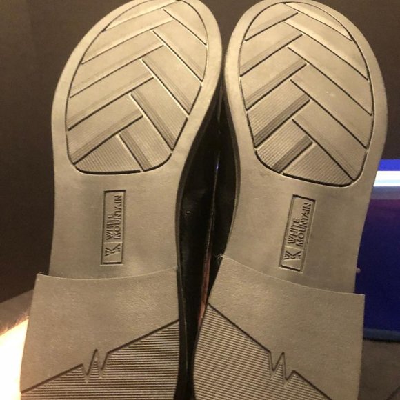 New Condition! White Mountain Black Crinkle Patent Loafer 9.5 - Picture 4 of 5